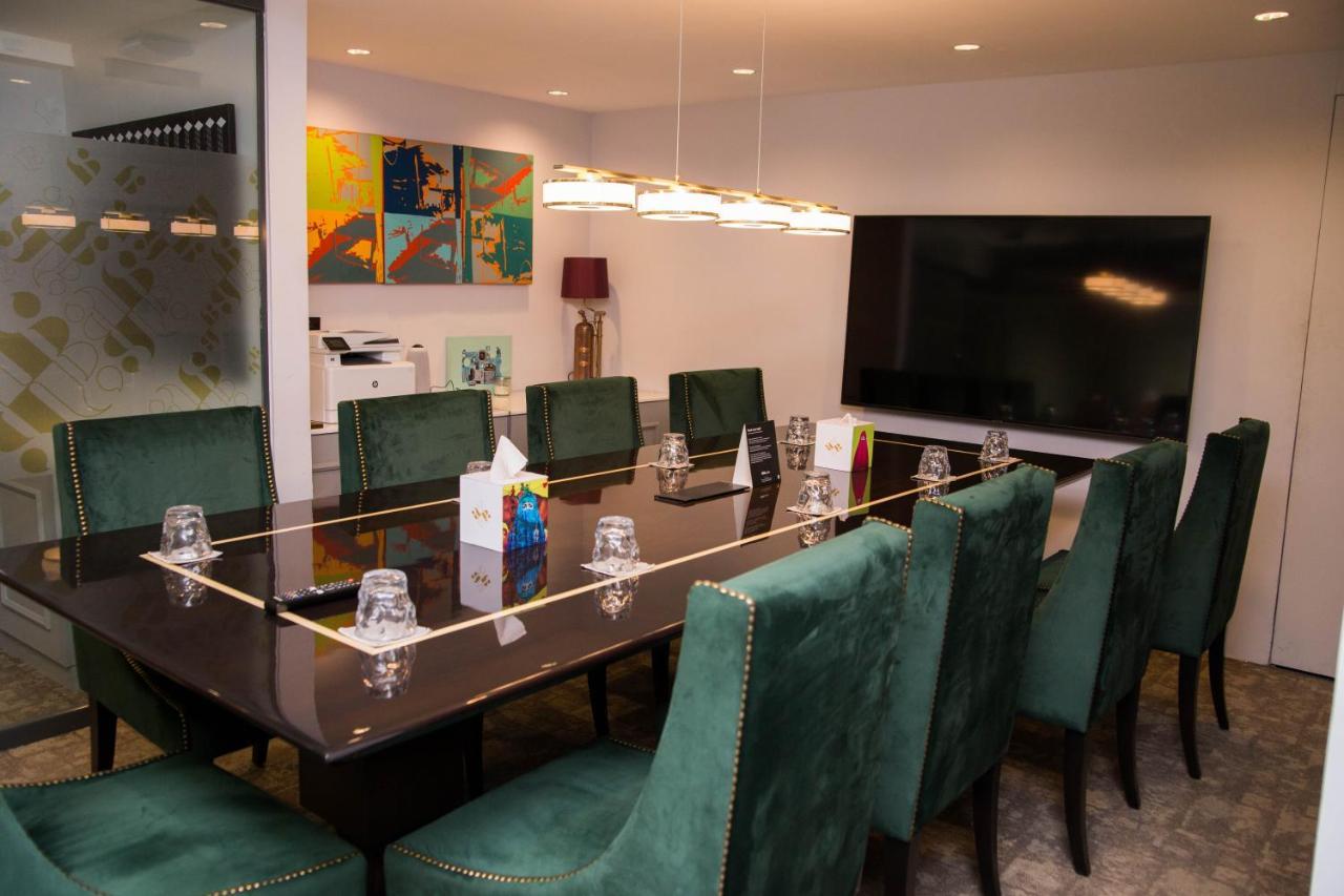 Ambiance Boutique Art Hotel 拉合尔 外观 照片 The boardroom at the 2018 edition of the World Economic Forum on the Middle East, Africa and Eurasia