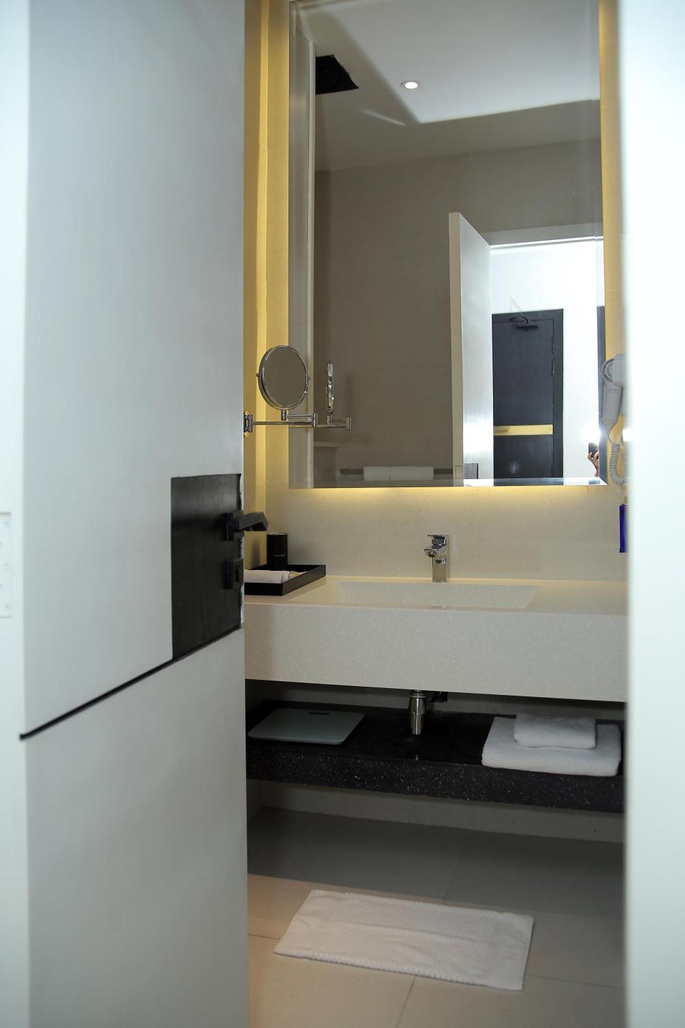Ambiance Boutique Art Hotel 拉合尔 外观 照片 Bathroom
